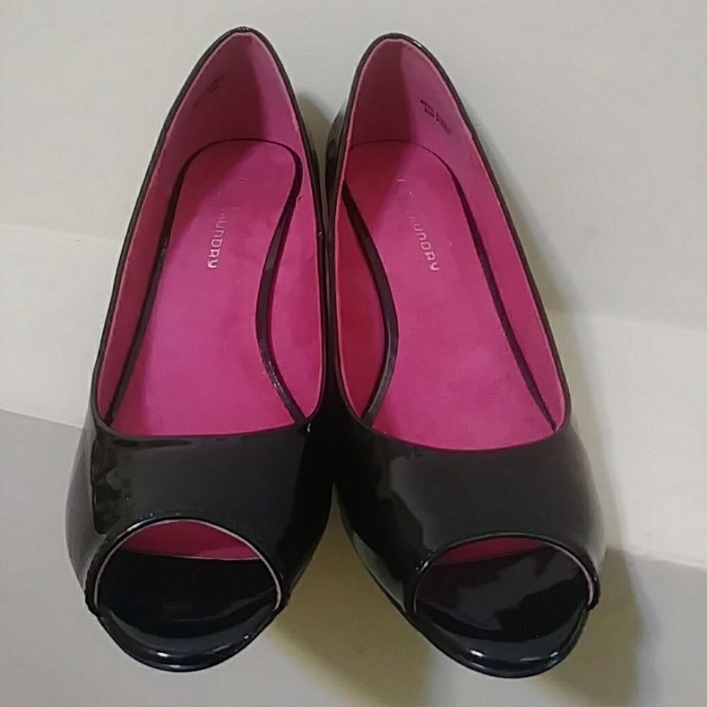 CLBy LAUNDRY Shoes